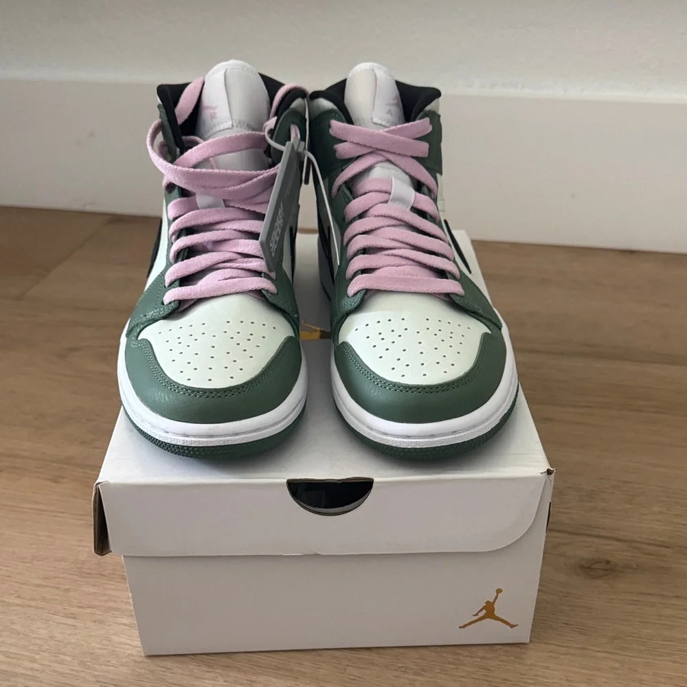 Air Jordan’s Nike Women's Green and Pink High-Top Sneakers - Picture 11 of 11